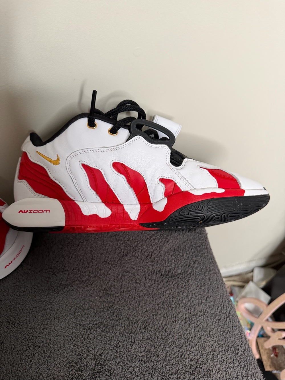 Nike Men’s Black White Red Sneakers - Picture 2 of 9